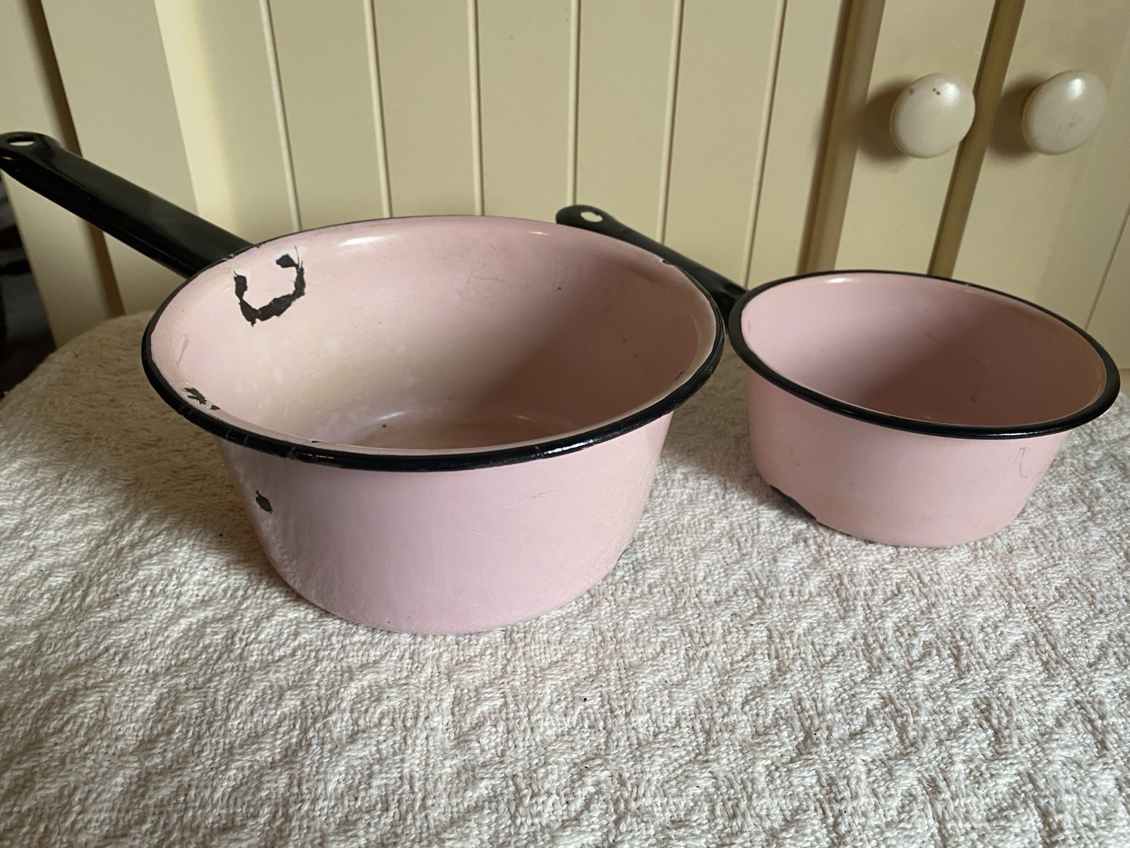 2 VTG Pink Black Rustic Enamelware Sauce Pans Pots Farmhouse Cottage Decor
