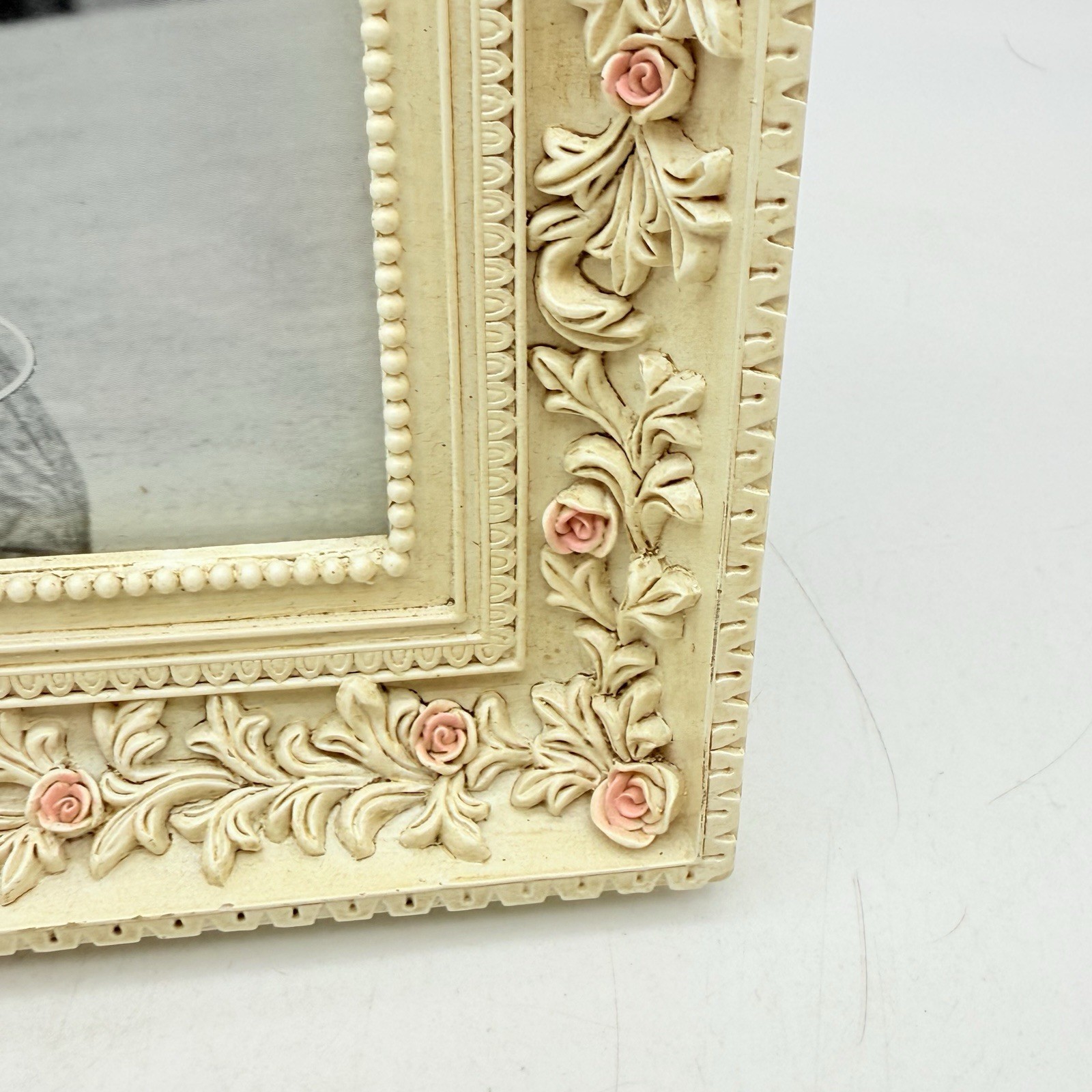 Abigail Huller 5” X 7” Photo Frame Resin Roses Cream Gold Trim Stand Alone /Wall