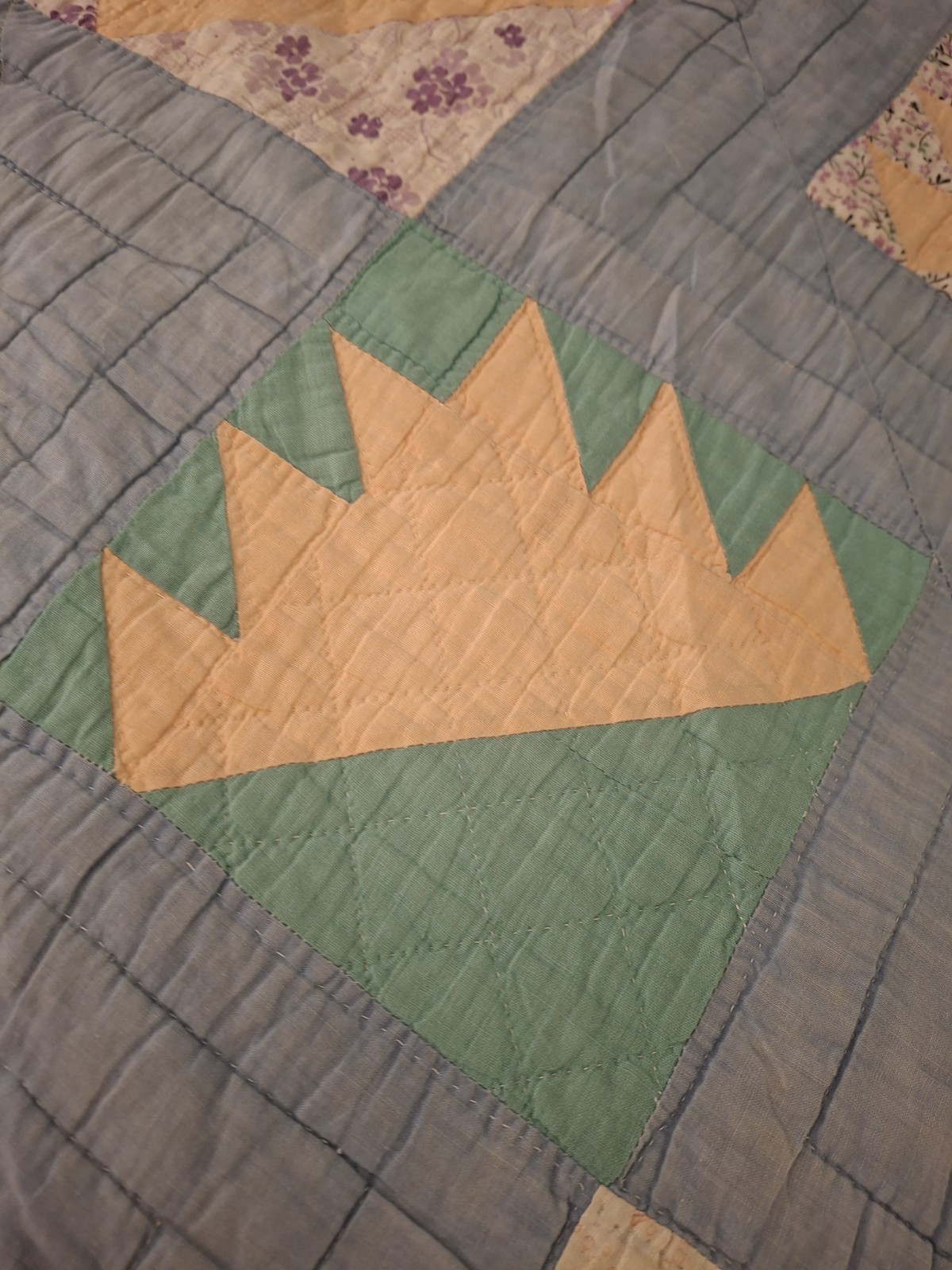 Vintage Patchwork Flour Sack Fabric Quilt Half Star/Crown Pattern 68×88 inches