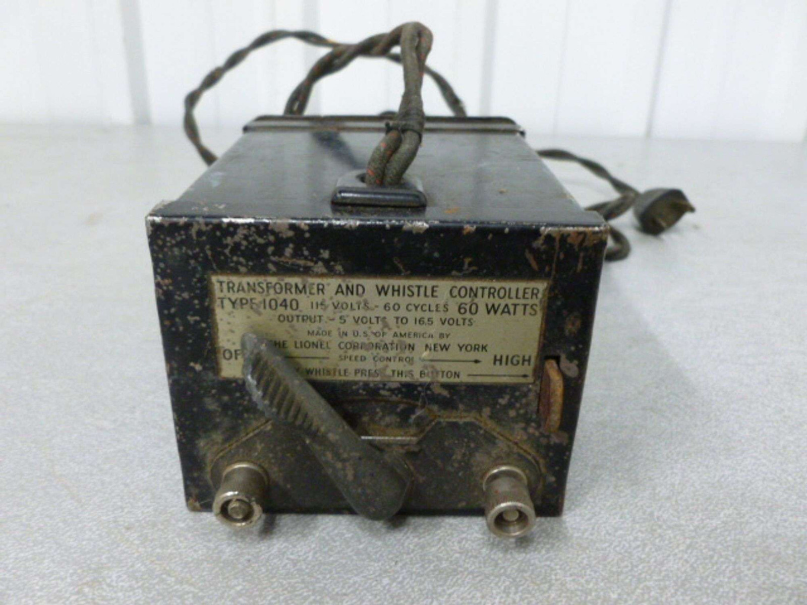 Lionel Trains 60 Watts Transformer And Whistle Controller Type 1040