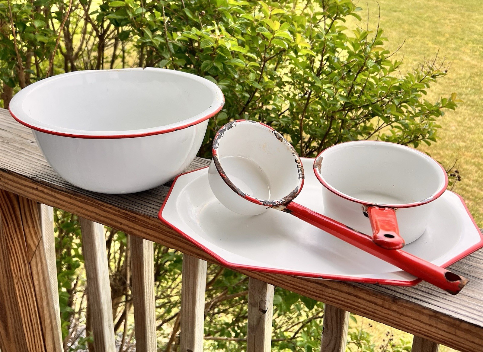 VTG Enamelware Red & White Rim Lot/4 Tray Dipper Sm Pan & Mixing Bowl Farmhouse