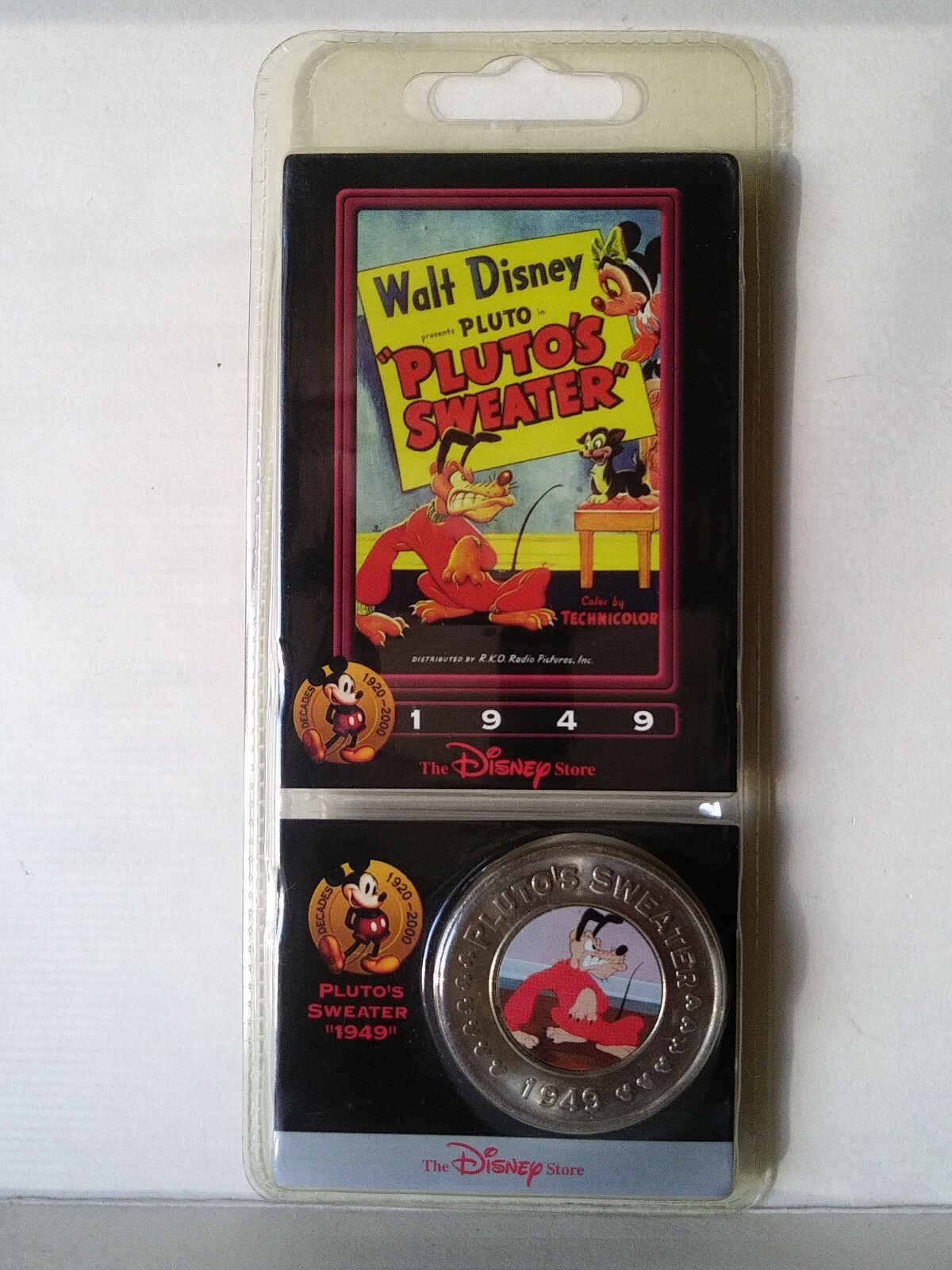 The Disney Store Decades 1920-2000 Pluto’s Sweater “1949” Coin & Card #11 New