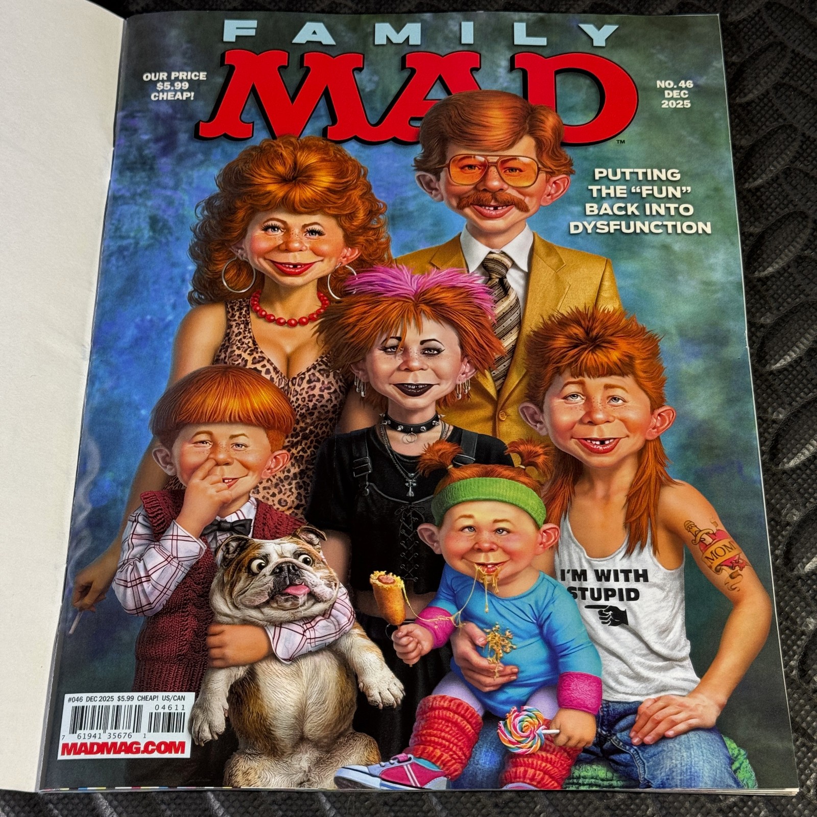 MAD MAGAZINE #46 DEC 2025 FAMILY DYSFUNCTION FUN ISSUE GPK ARTISTS +BAG/BOARD!