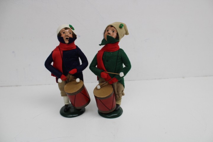 BYERS’ CHOICE LTD THE CAROLERS 10″ BOY WITH DRUM TWO VINTAGE 1988