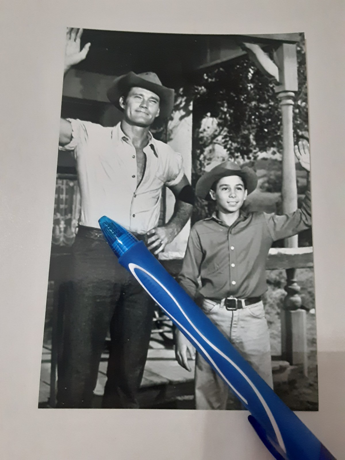 CHUCK CONNORS & JOHNNY CRAWFORD IN THE RIFLEMAN TV SHOW, GLOSSY B&W 4X6 PHOTO