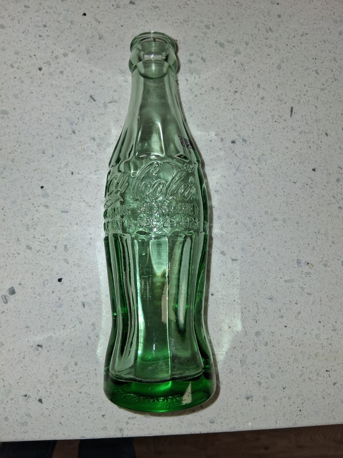 Green hobbleskirt 6oz Coca-Cola Bottles from 1950s 1104