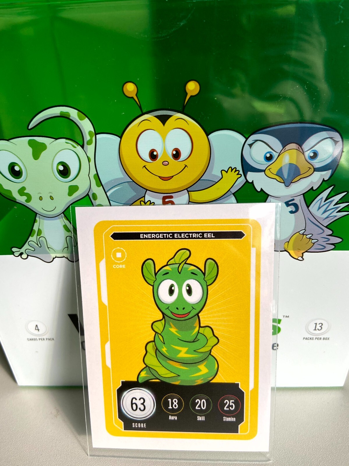 ENERGETIC ELECTRIC EEL (Core) – VeeFriends ‘Compete & Collect’ Trading Card