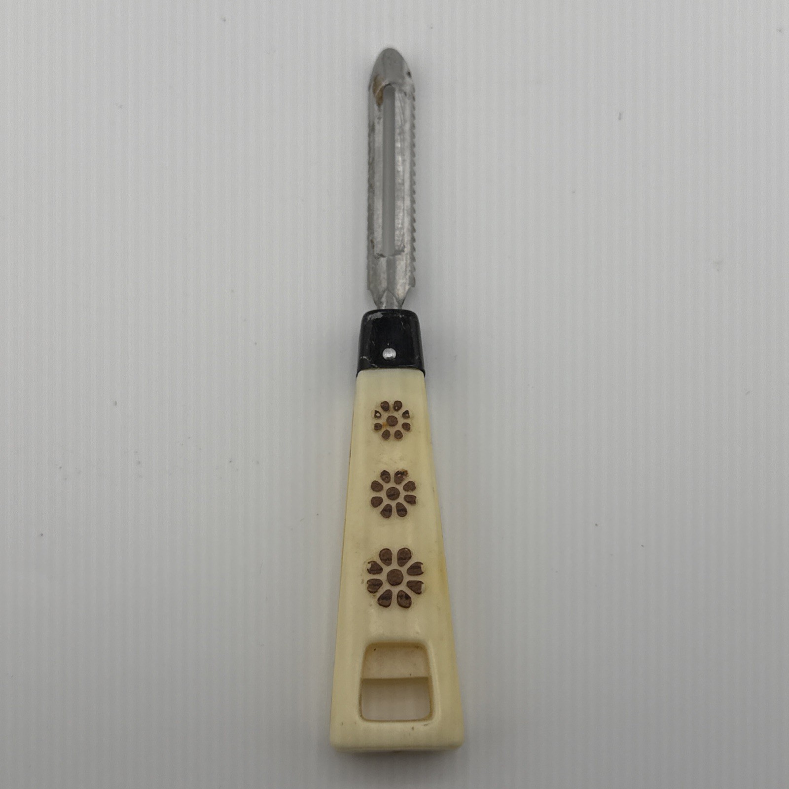Vintage TRAVCO Potato / Vegetable Peeler Stainless Steel Floating Blade Daisies