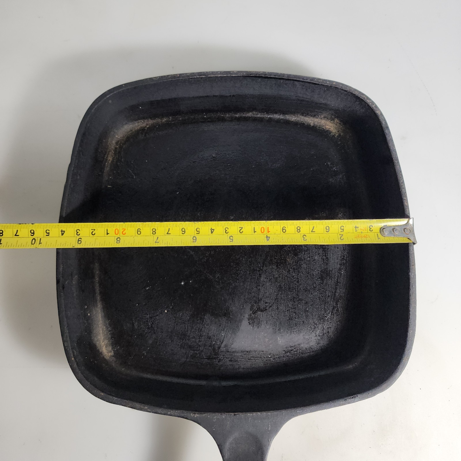 Wagner Ware – Square Skillet – Sidney O – Cast Iron – 1218 – 9.5″ in Diameter