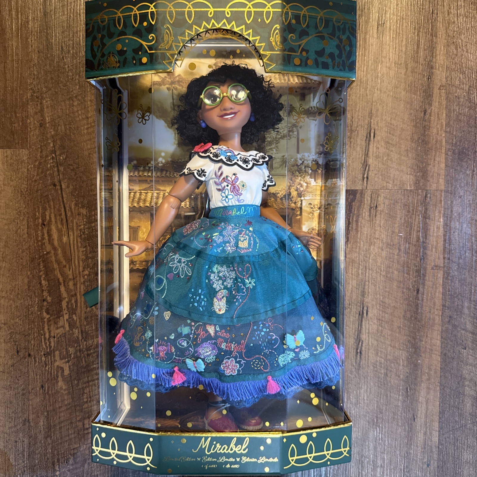 2023 ENCANTO MIRABEL MADRIGAL DISNEY Park Exclusive Limited Edition 17” DOLL NIB