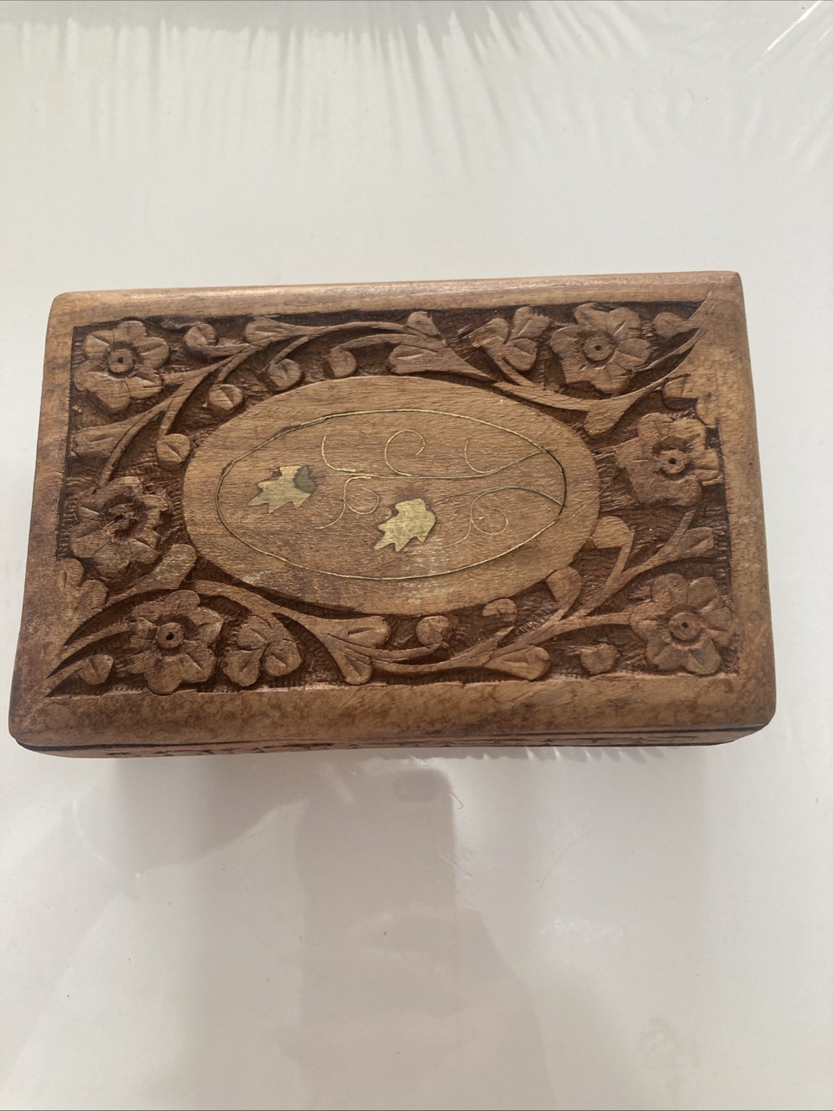 CARVED WOOD BOX WITH BRASS INLAY Leaves AND FLOWER 4”X 6” Vintage