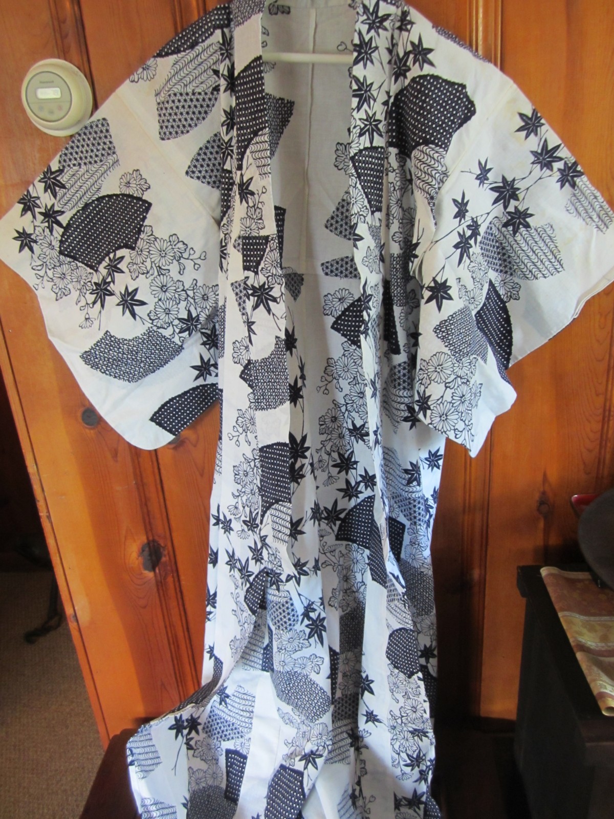 Vtg Japanese Blue White Cotton Yukata Kimono Robe Maple Leaf Floral Craft Fabric