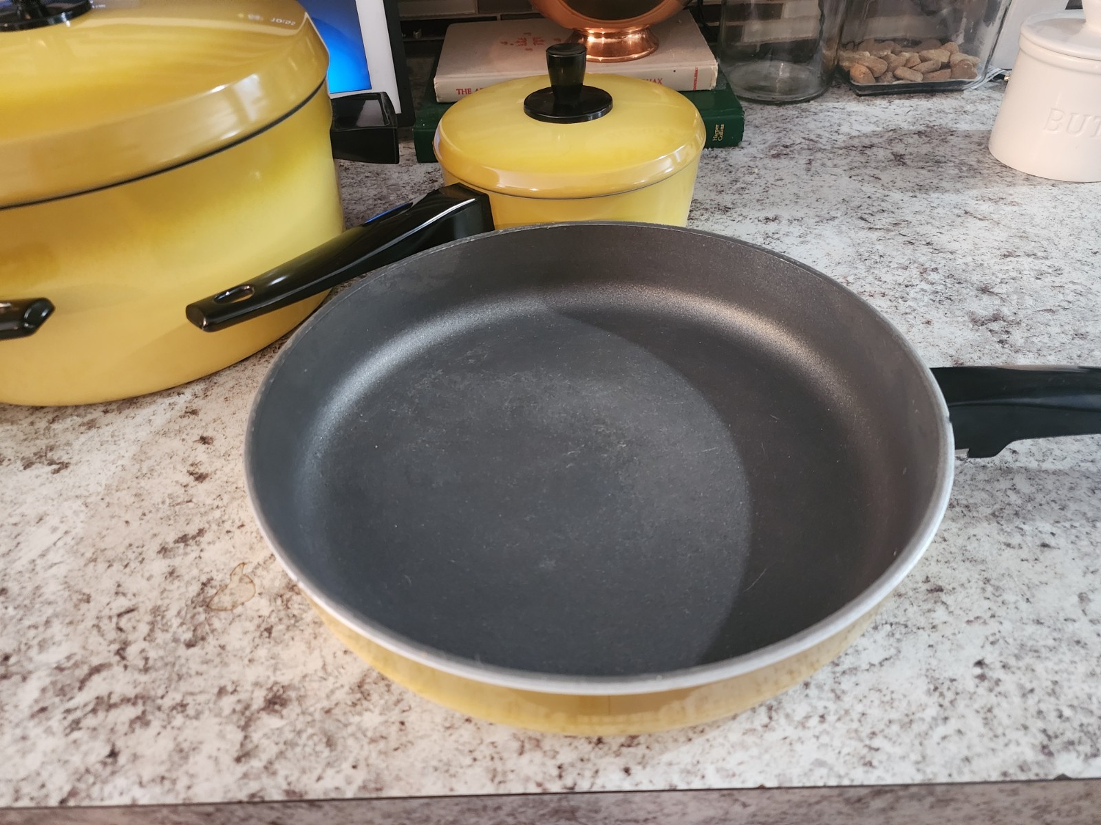 Vintage Kitchen Delight Cookware “Sunset” Yellow Aluminum 7-Piece Set USA RARE
