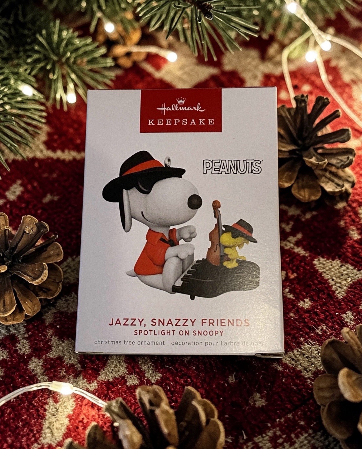 2022 Hallmark JAZZY SNAZZY FRIENDS Ornament #25 SPOTLIGHT ON SNOOPY Joe Cool