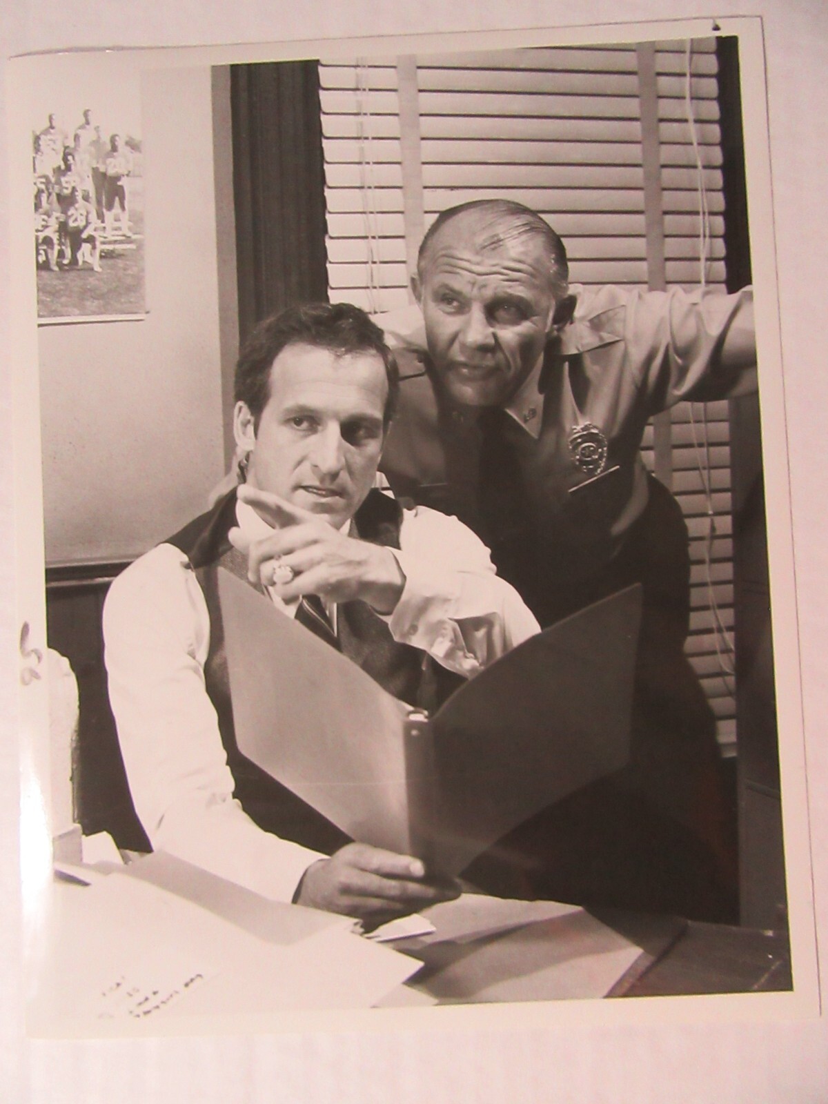 DANIEL J TRAVANTI in HILL STREET BLUES 1981 Press Photo w MICHAEL CONRAD