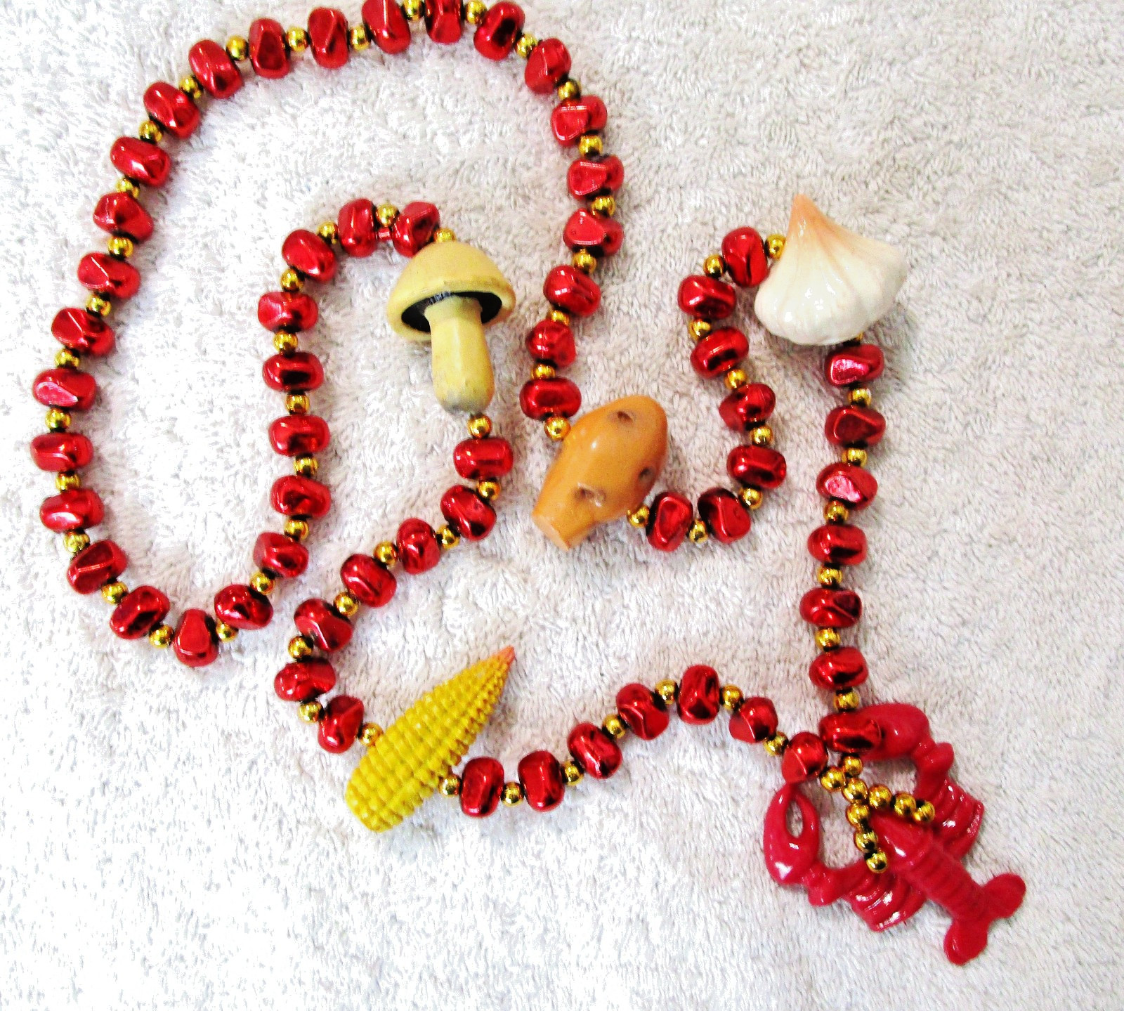 PREMIUM “RED CRAWFISH with ALL the FIXIN’S” MARDI GRAS NECKLACE BOIL (B785)