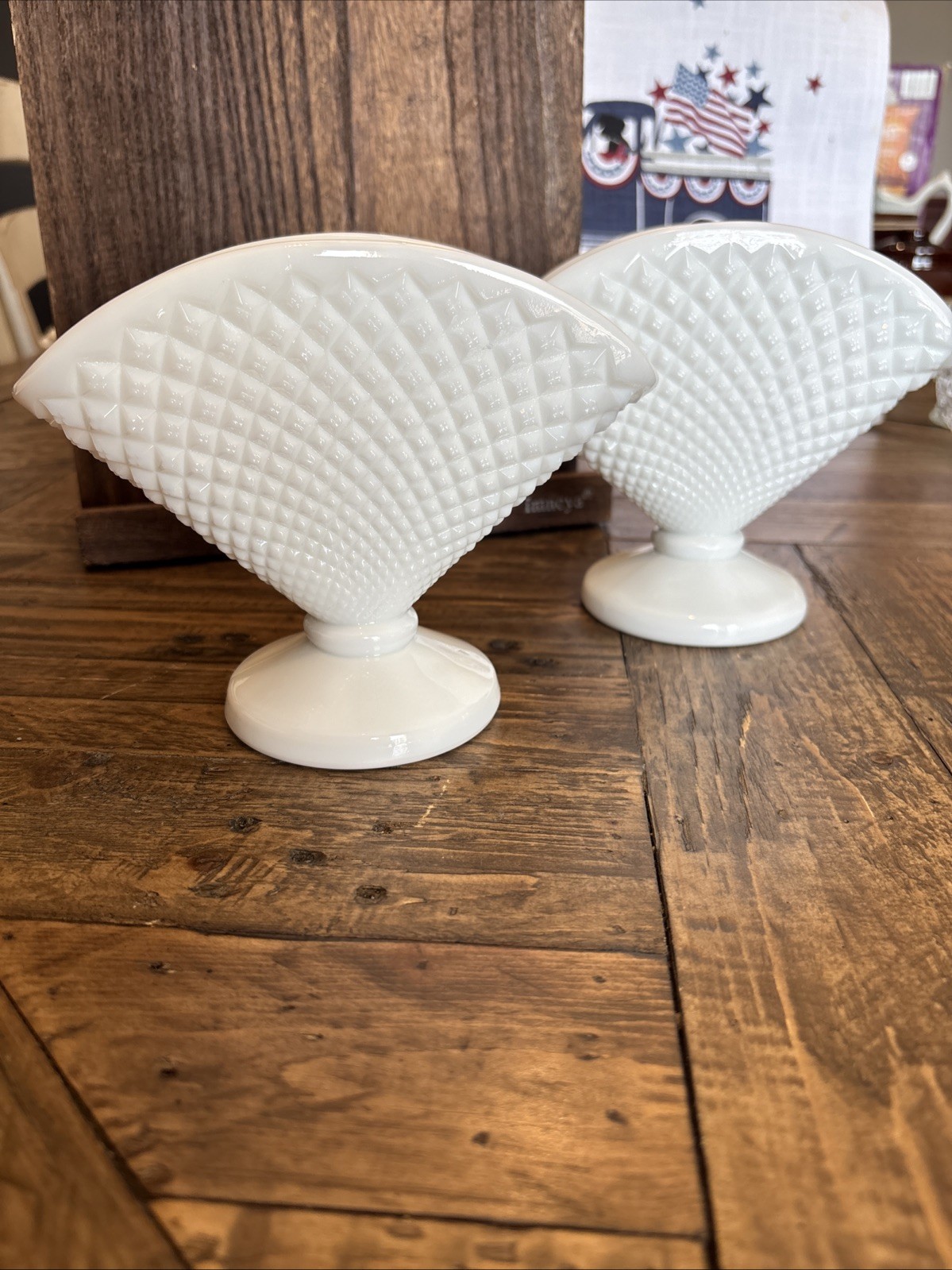 Set of 2 Vintage Westmoreland English Hobnail Milk Glass 5″ Fan Vases