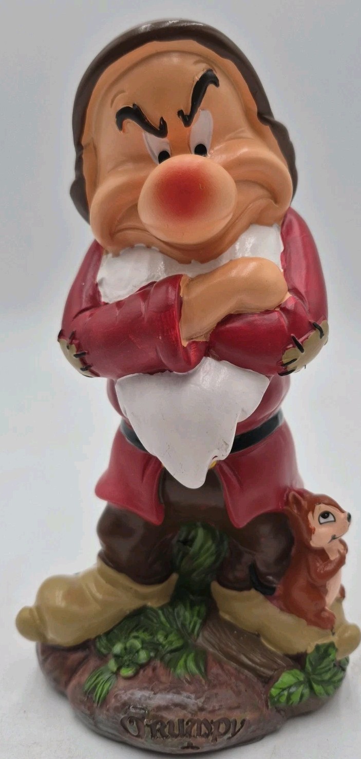 DISNEY 2023 SNOW WHITE & SEVEN DWARFS 8″ GARDEN GNOME “GRUMPY”