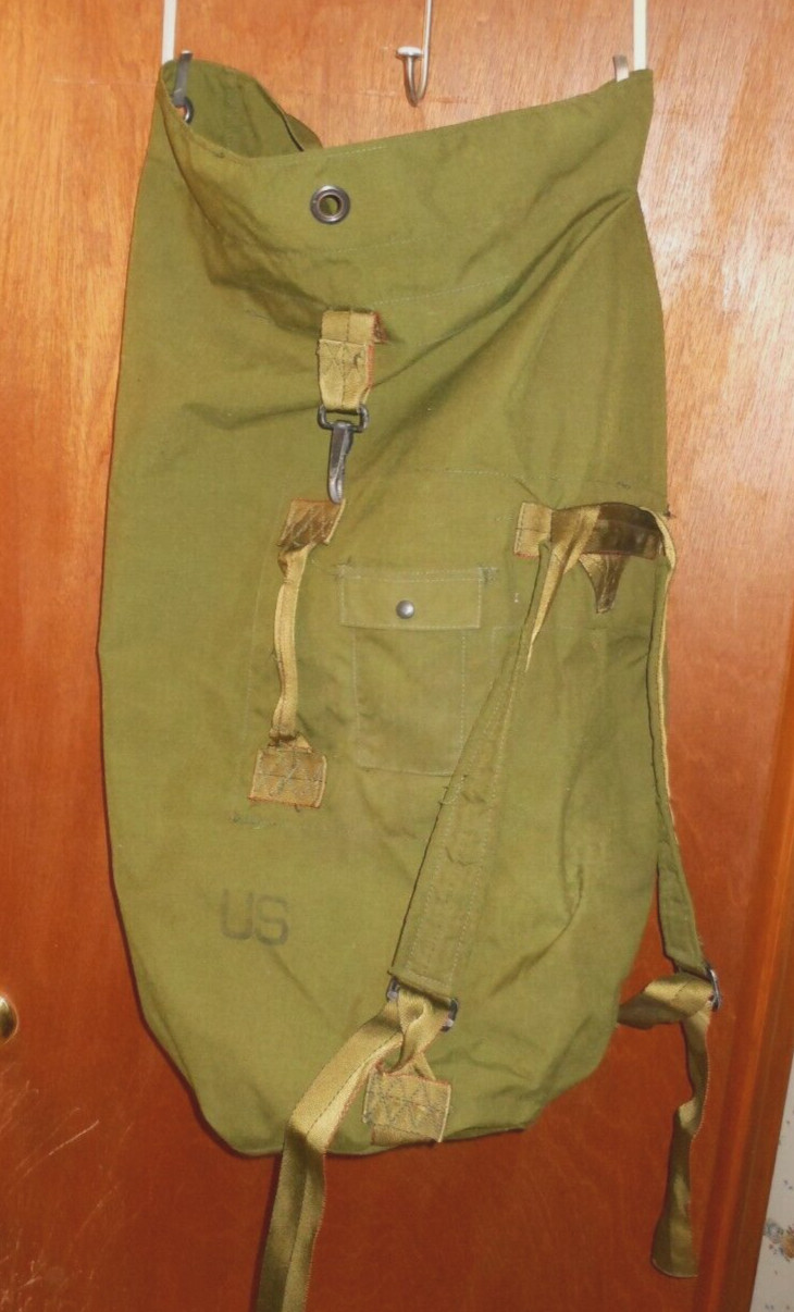 Military Duffle/Sea Bag Army Green Nylon Carry Straps Army 8465-01-117-8699 Type
