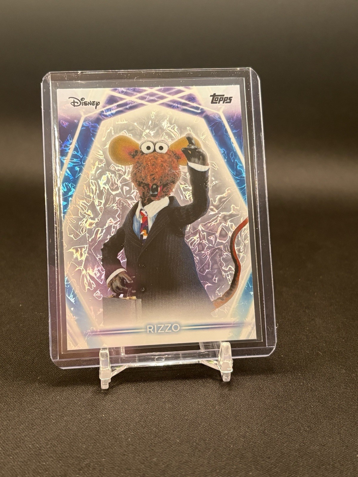 2026 Topps Neon Disney – #189 Rizzo (Muppets) – Diamante
