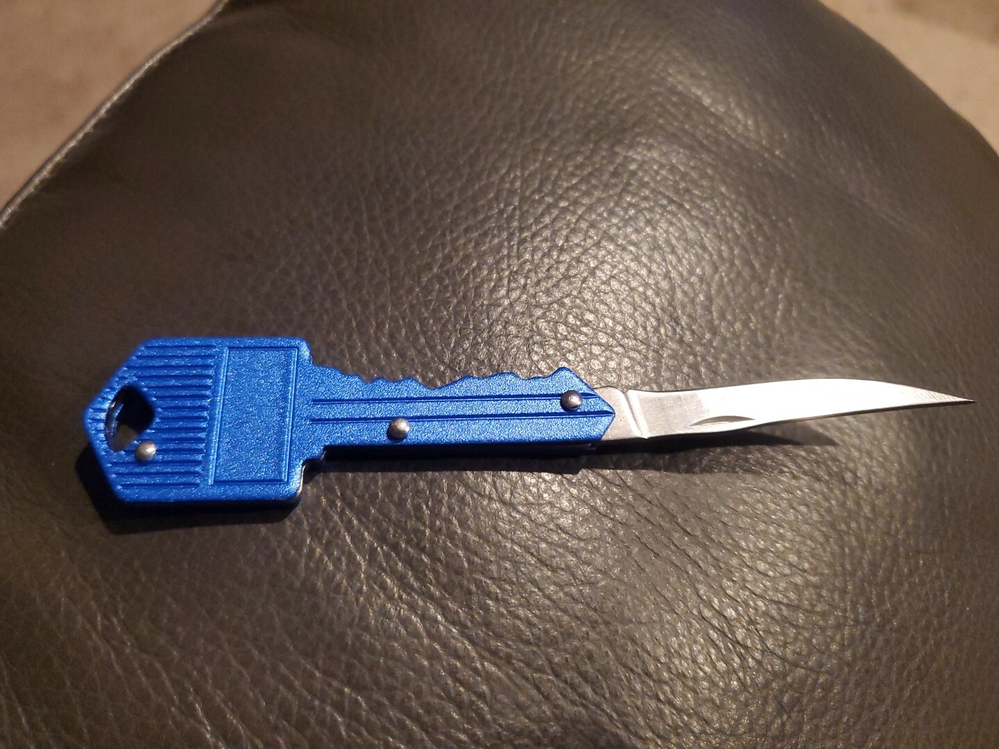 Portable Outdoor Survival Pocket Key Shape Mini Key Chain Knife Camping