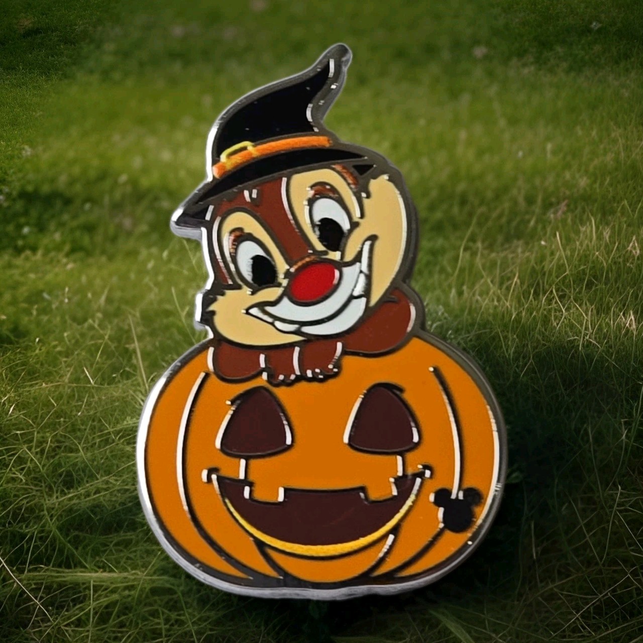 2026 Disney DLR Holiday Dale Halloween Pumpkin Hidden Mickey Cast Trading Pin