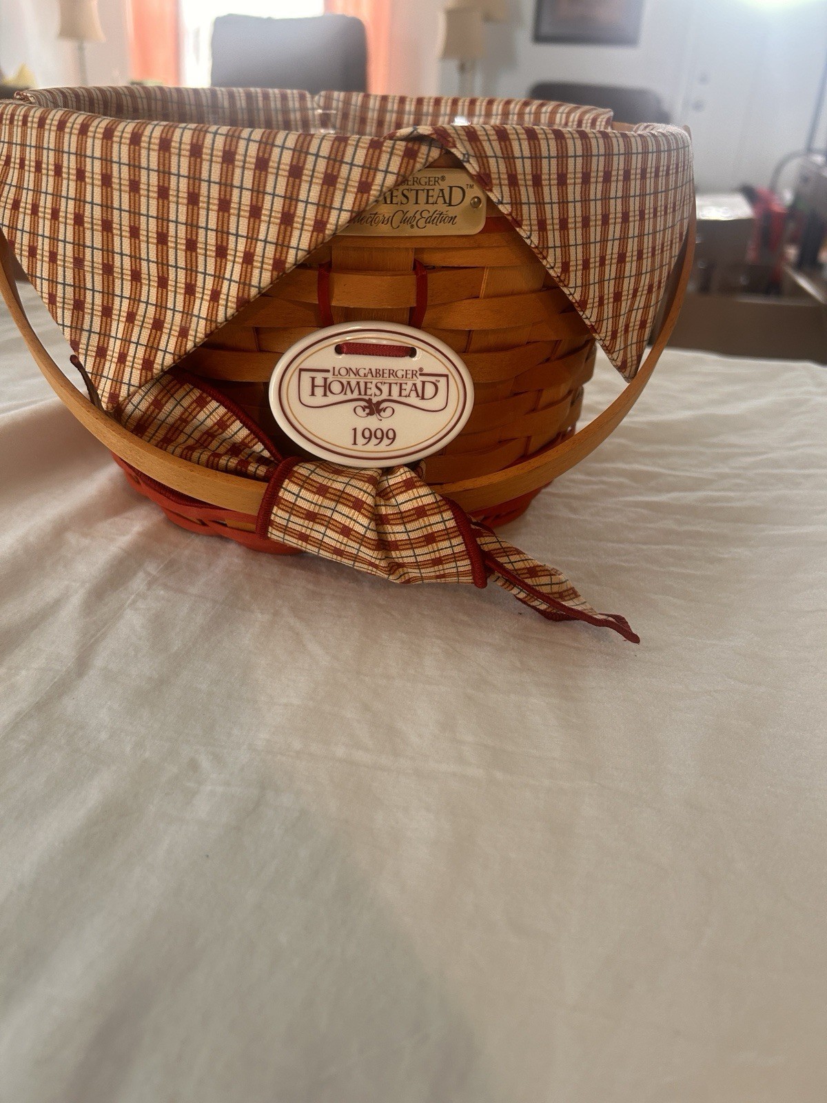 1999 Longaberger Homestead Apple Basket- With Liner, Protector and Tie On EUC