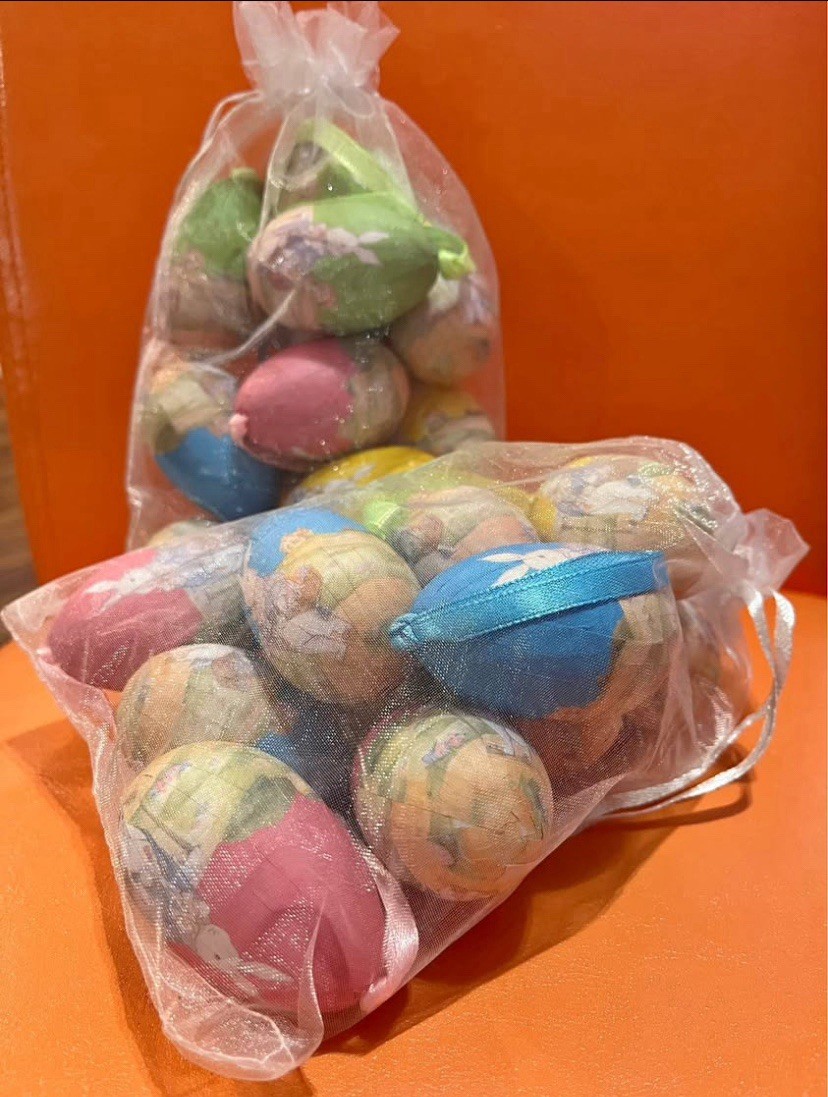 24 💥 PAPER MACHE DECOUPAGED Hanging Ornaments Rabbit Decoration Color EGG Lot