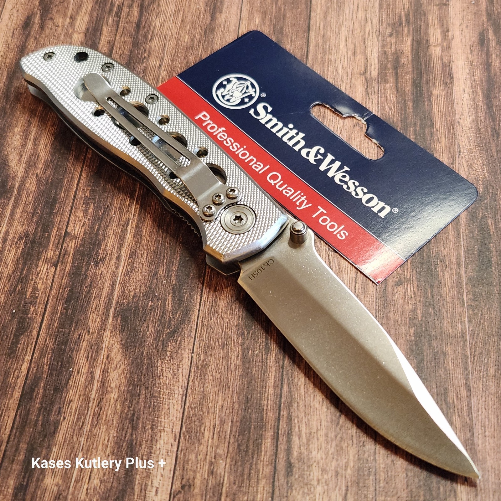 Smith & Wesson Extreme Ops Liner Lock 4.25″ Closed Folding Pocket Knife