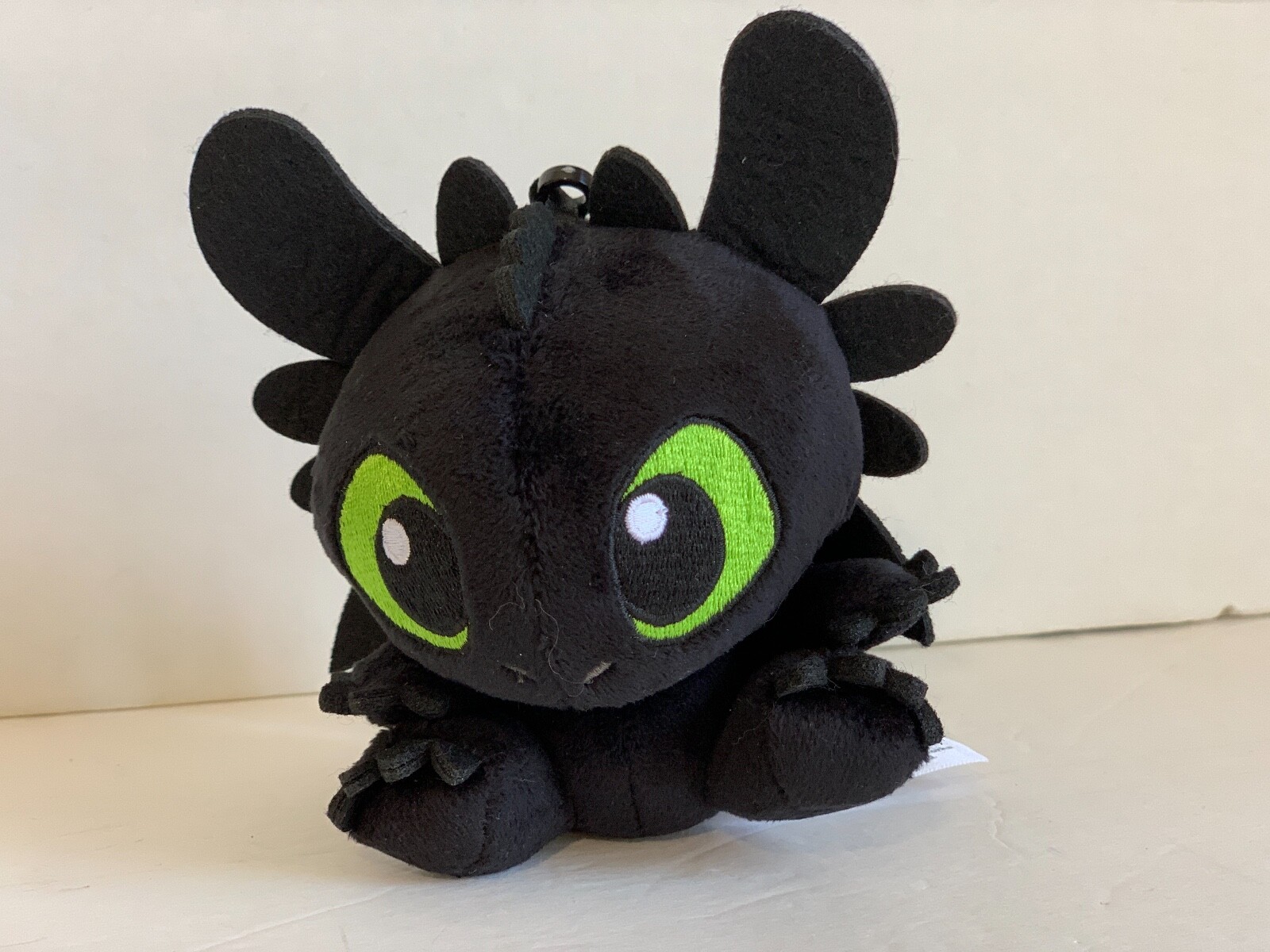 Universal Studios Exclusive How To Train Your Dragon Toothless 4″ Plush Keychain