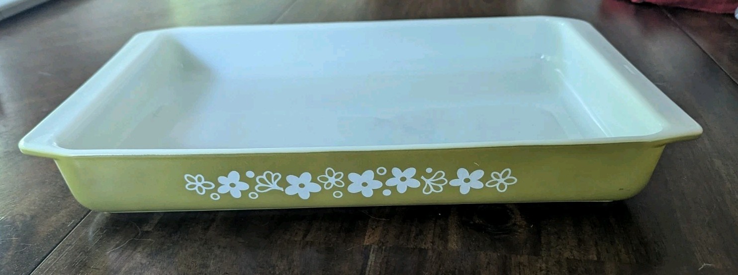 Vintage Pyrex Spring Blossom “Crazy Daisy” Green Lasagna Pan Baking Dish #933