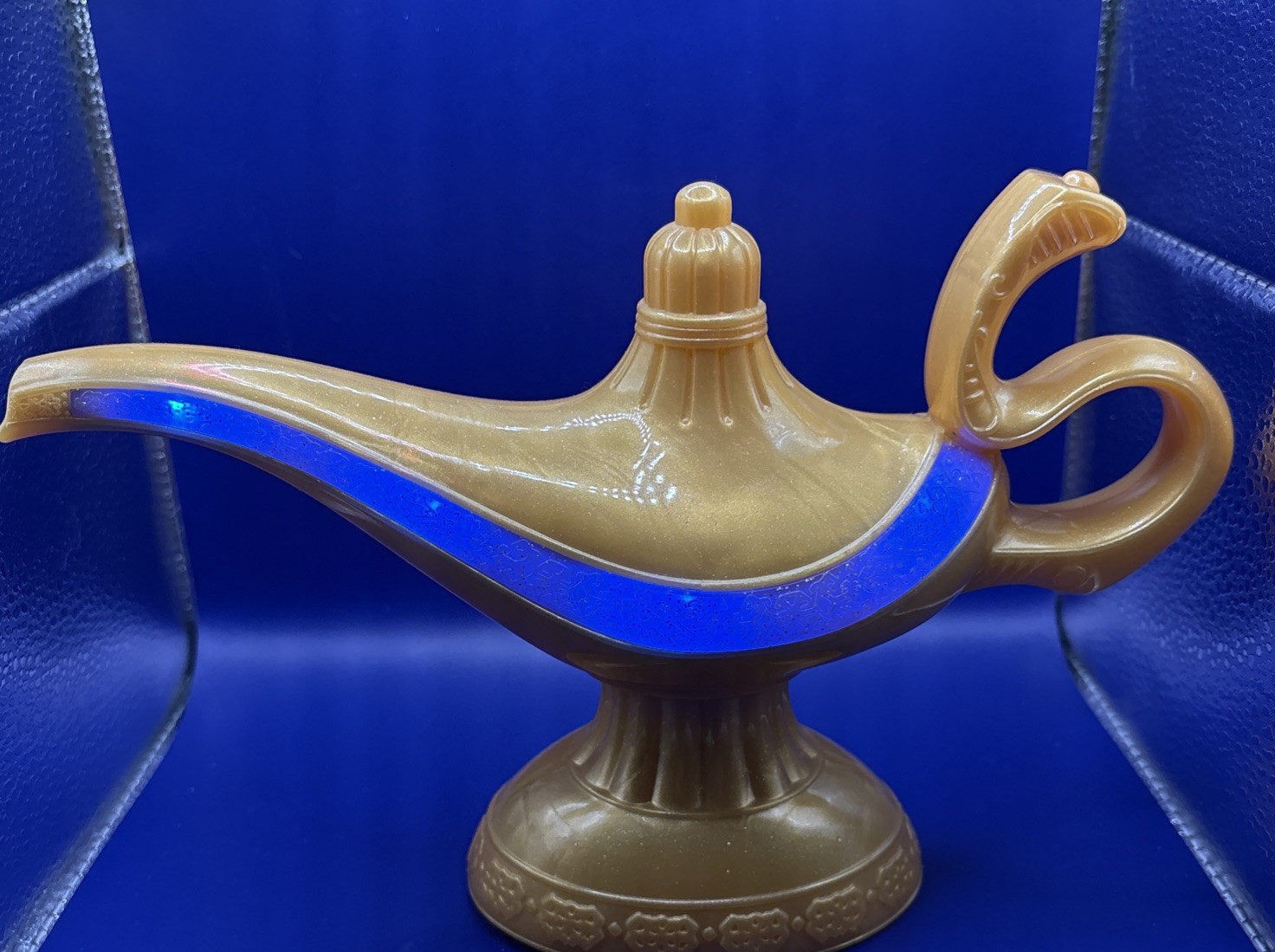 Disney Aladdin Magic Genie Lamp Battery Operated Talks Musical Plastic Toy