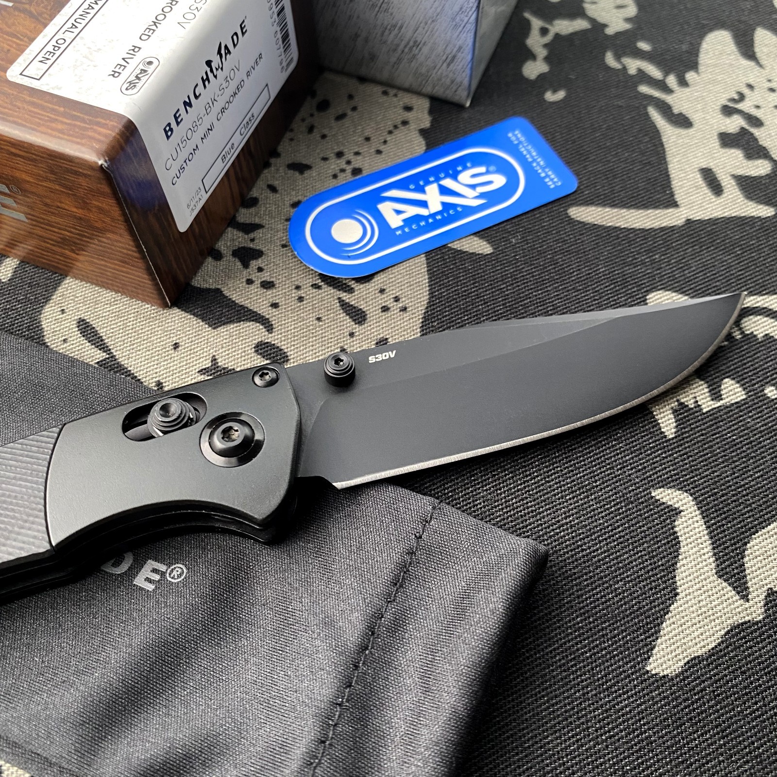 Benchmade 15085 Custom Mini Crooked River Black CPM-S30V Folding Knife