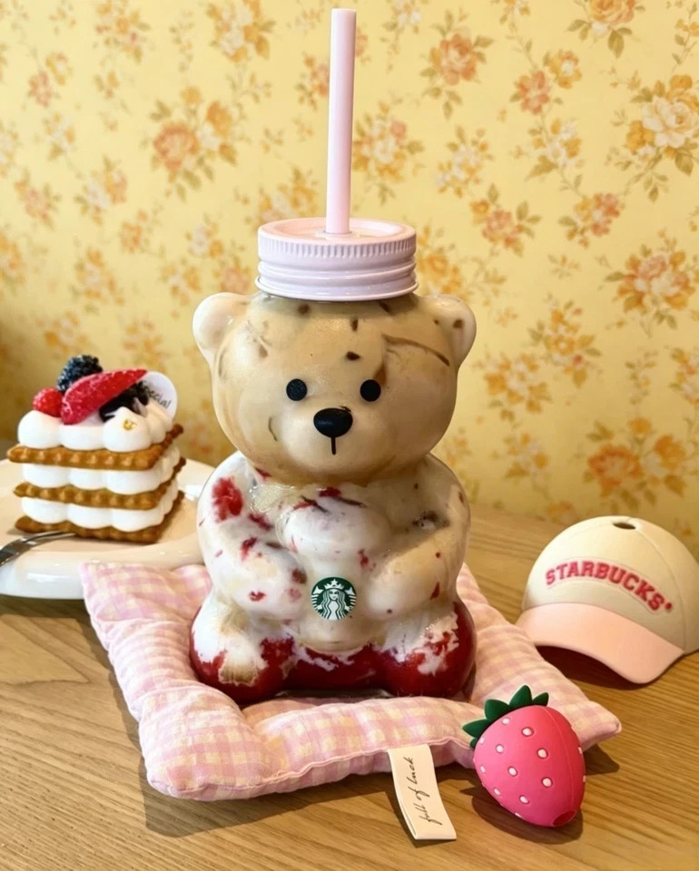 2026 New Starbucks Bearista Bear Cup Tumblers Strawberry Topper Baseball cap