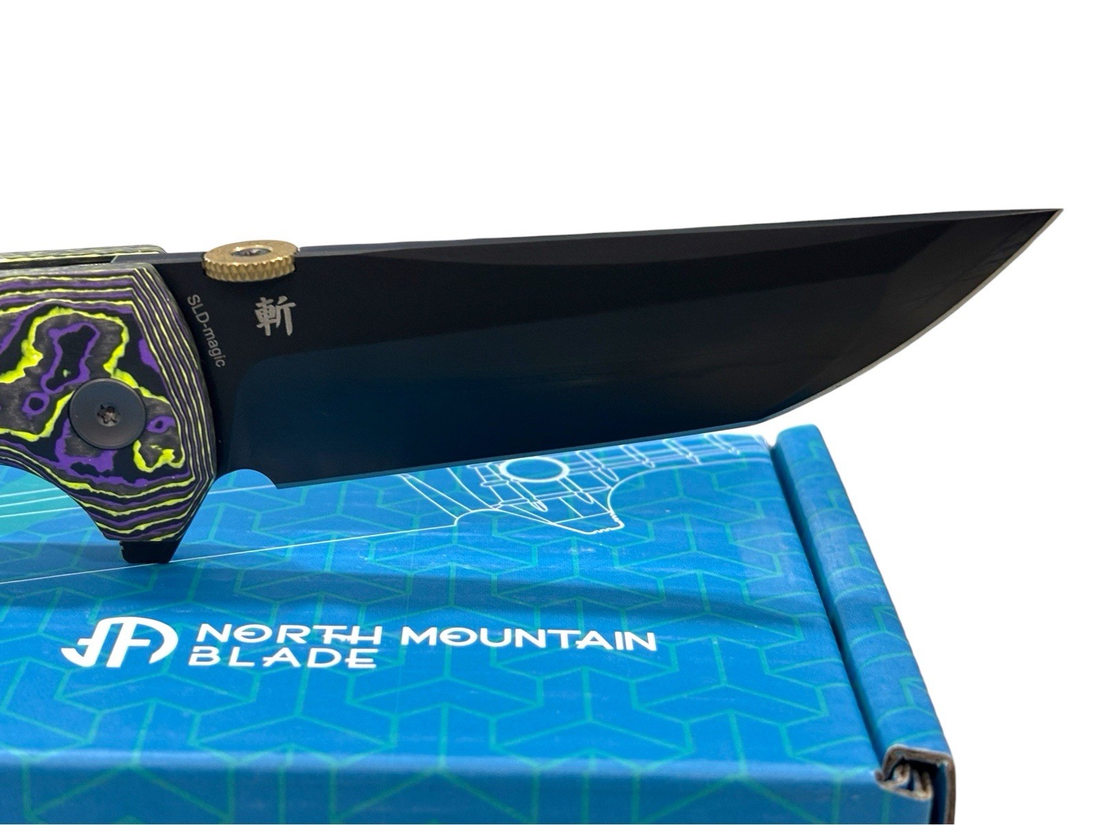 North Mountain Blade Chop 2 Joker Knife Ceramic CF Handle SLD-Magic GLOW CF