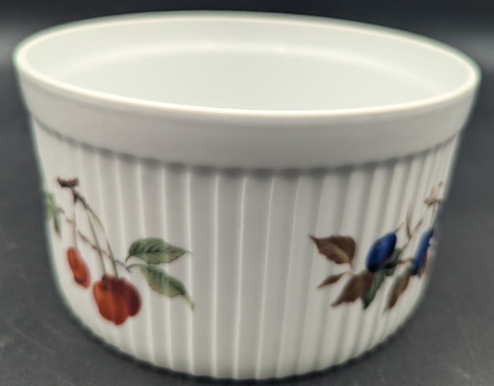 ROYAL WORCESTER EVESHAM 7″ ROUND SOUFFLE AND 12.5″ OVAL BAKER