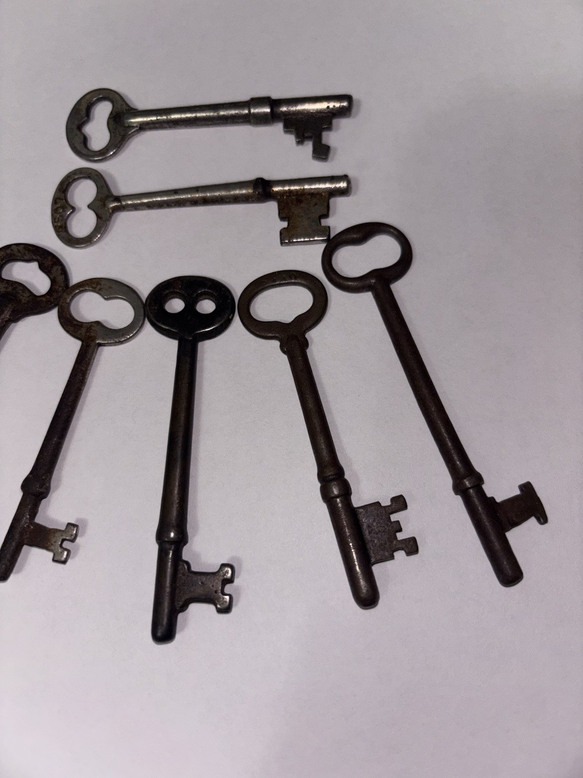 7 Antique Skeleton Keys Read Description