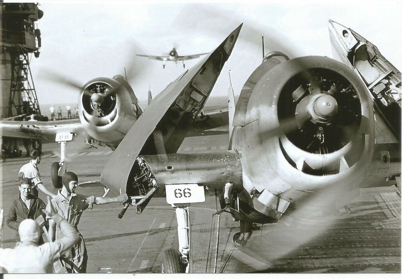 WW II USA Photo ——– Busy Fight Deck