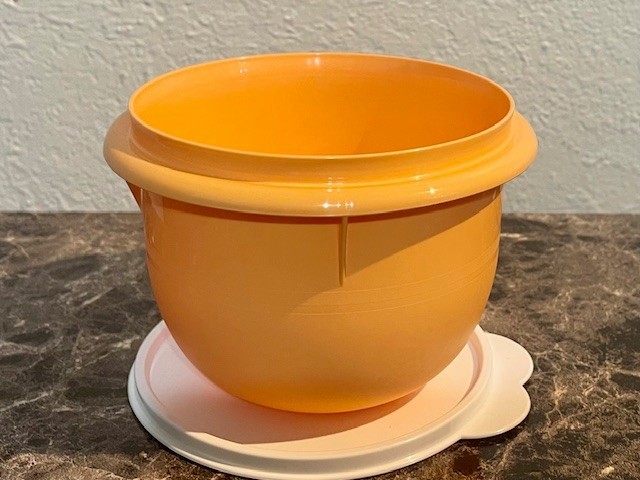 Tupperware Classic Mixing Bowl Container 5/8/12 Cup with White Seal Set of 3 New