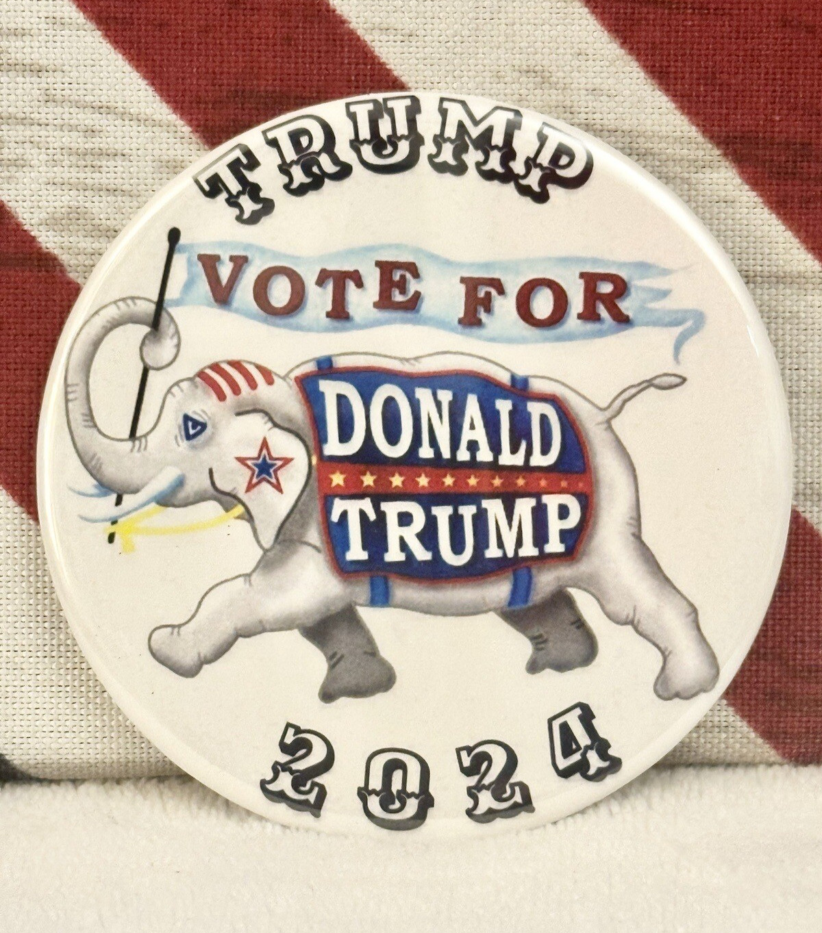 Donald Trump 2024 Political Campaign Metal Pin-Back Button – 3″ Round👀