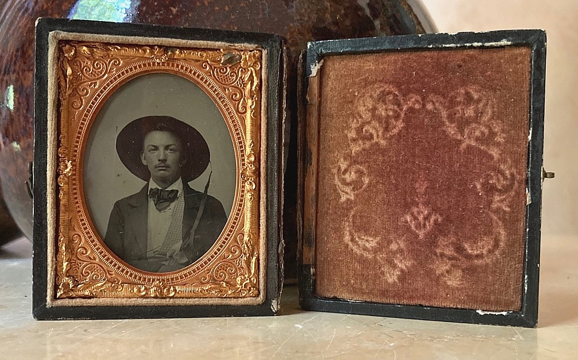 ANTEBELLUM DAPPER YOUNG MAN w/ MOURNING/WEEPING RIBBON 1858 AMBROTYPE PHOTO