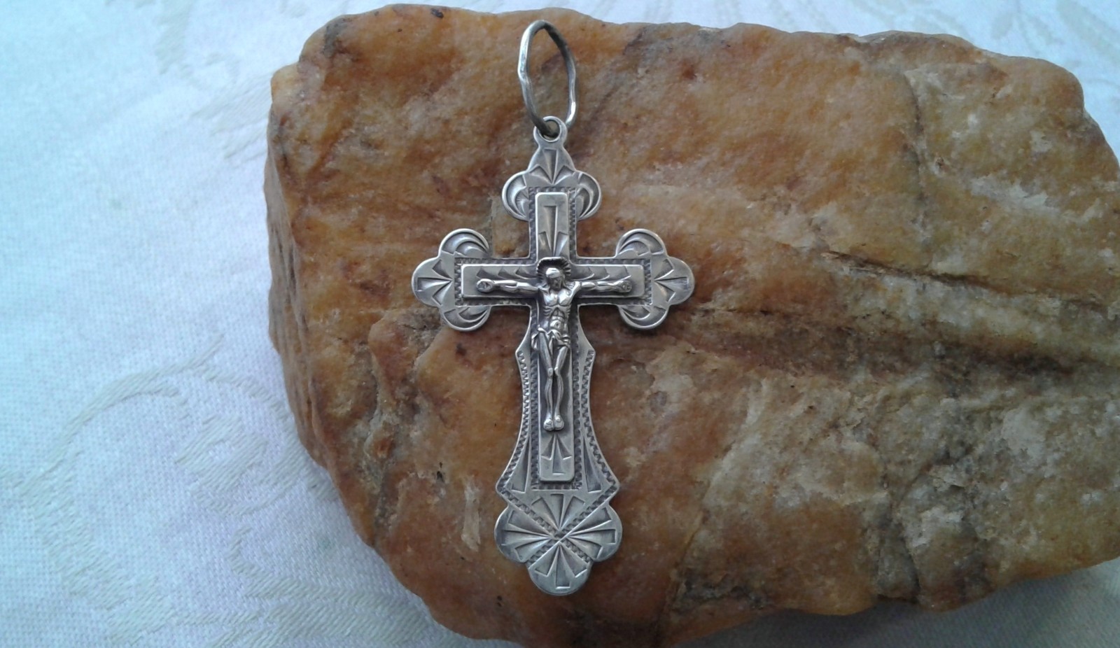 VINTAGE SOLID STERLING SILVER 2” 3.1g HAND-ENGRAVED ORTHODOX CROSS and CRUCIFIX