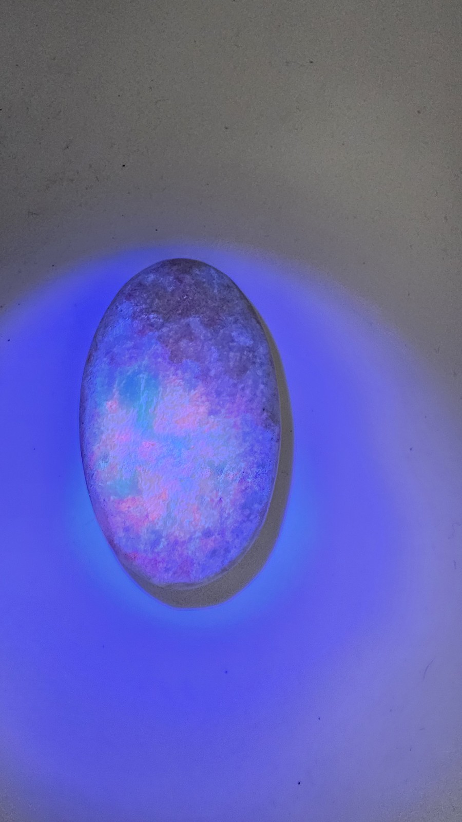 Hackmanite Crystal palm Palmstone Rare UV Reactive Purple 6.6cm 64g Orange