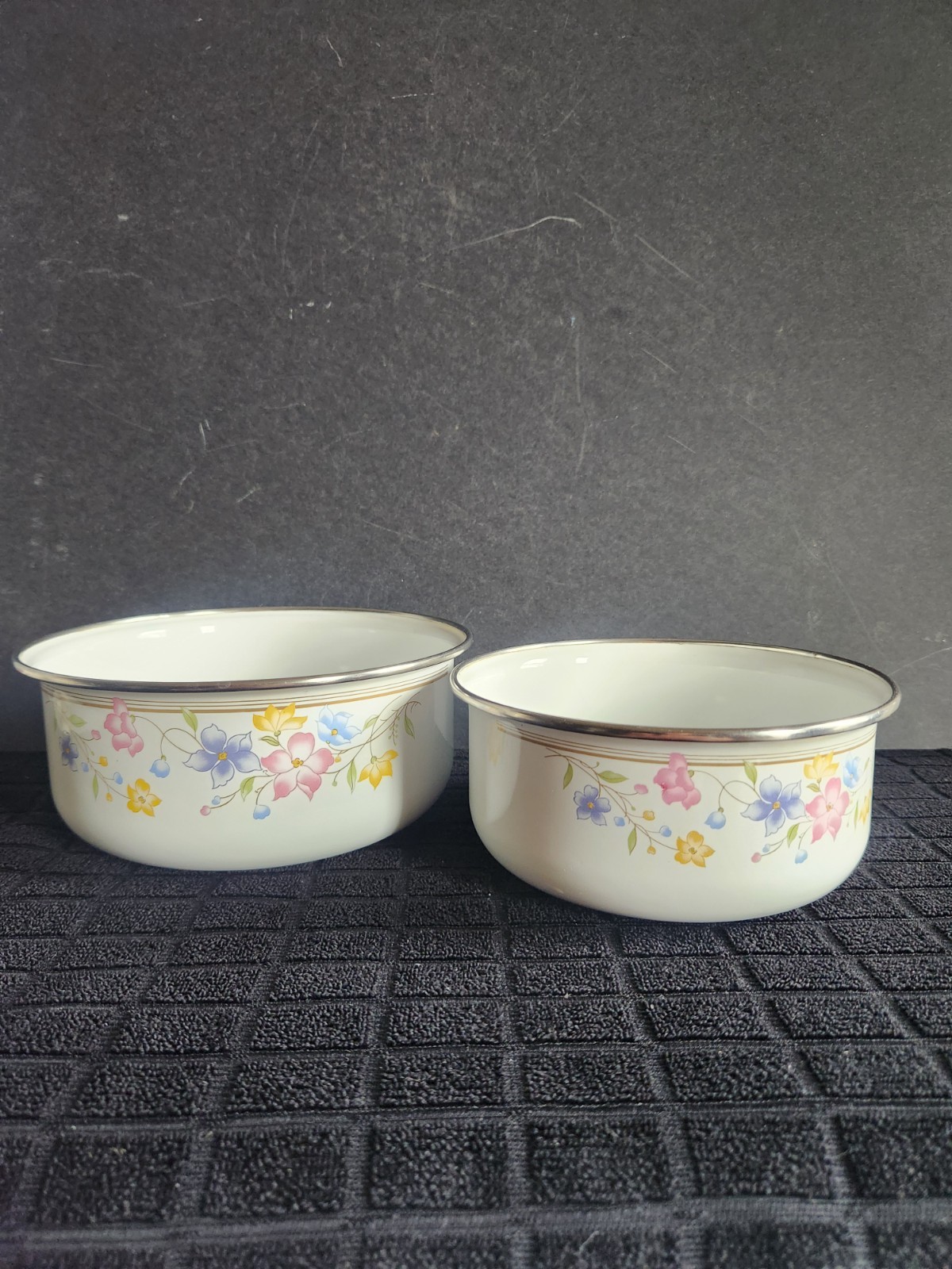 2 Enamelware Nesting Bowls with Multicolored Floral Pattern • 6¾” & 5¾” Diameter