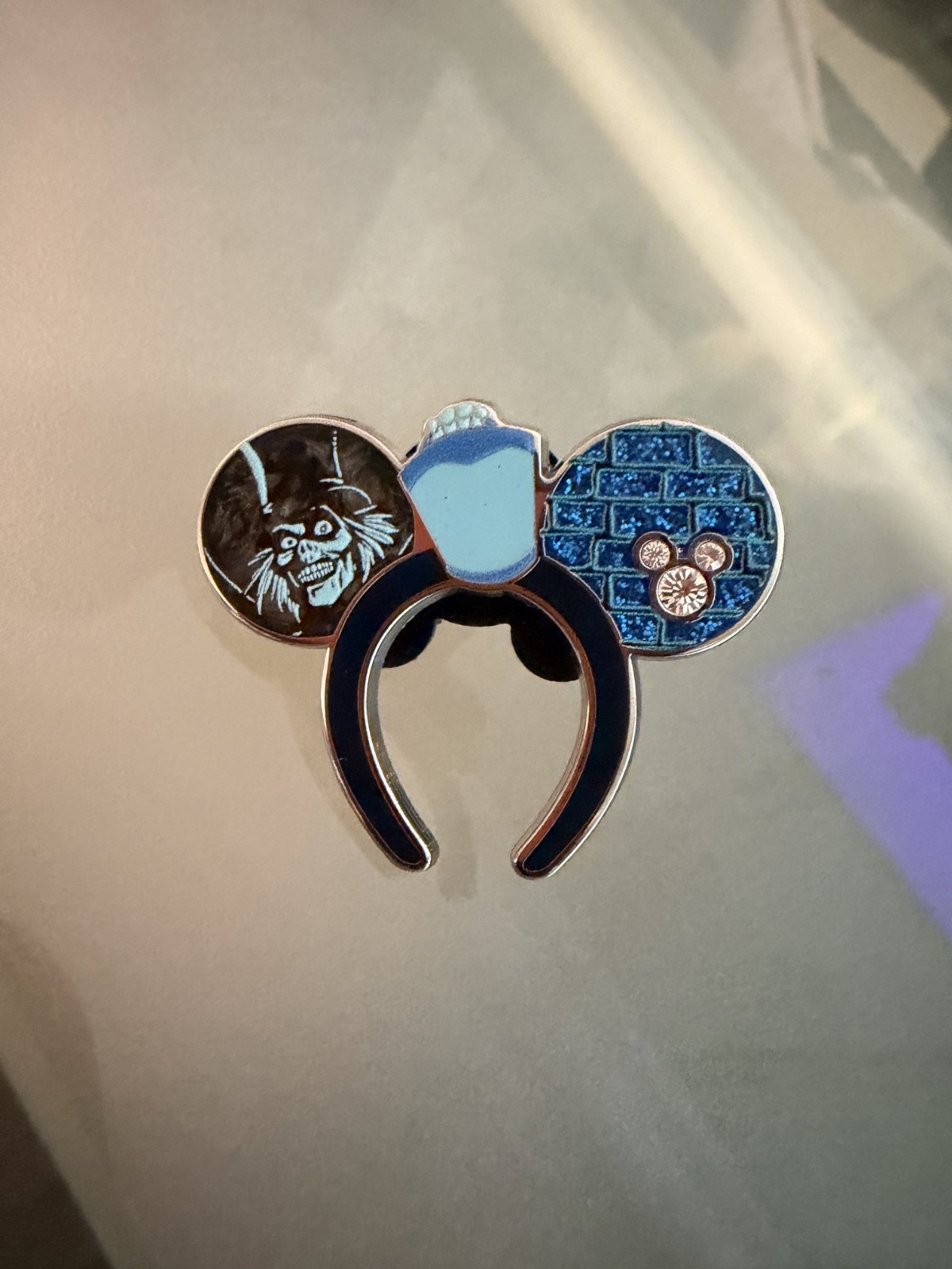 2026 Hidden Mickey Hat Box Ghost Super Chaser Pin Walt Disney World WDW
