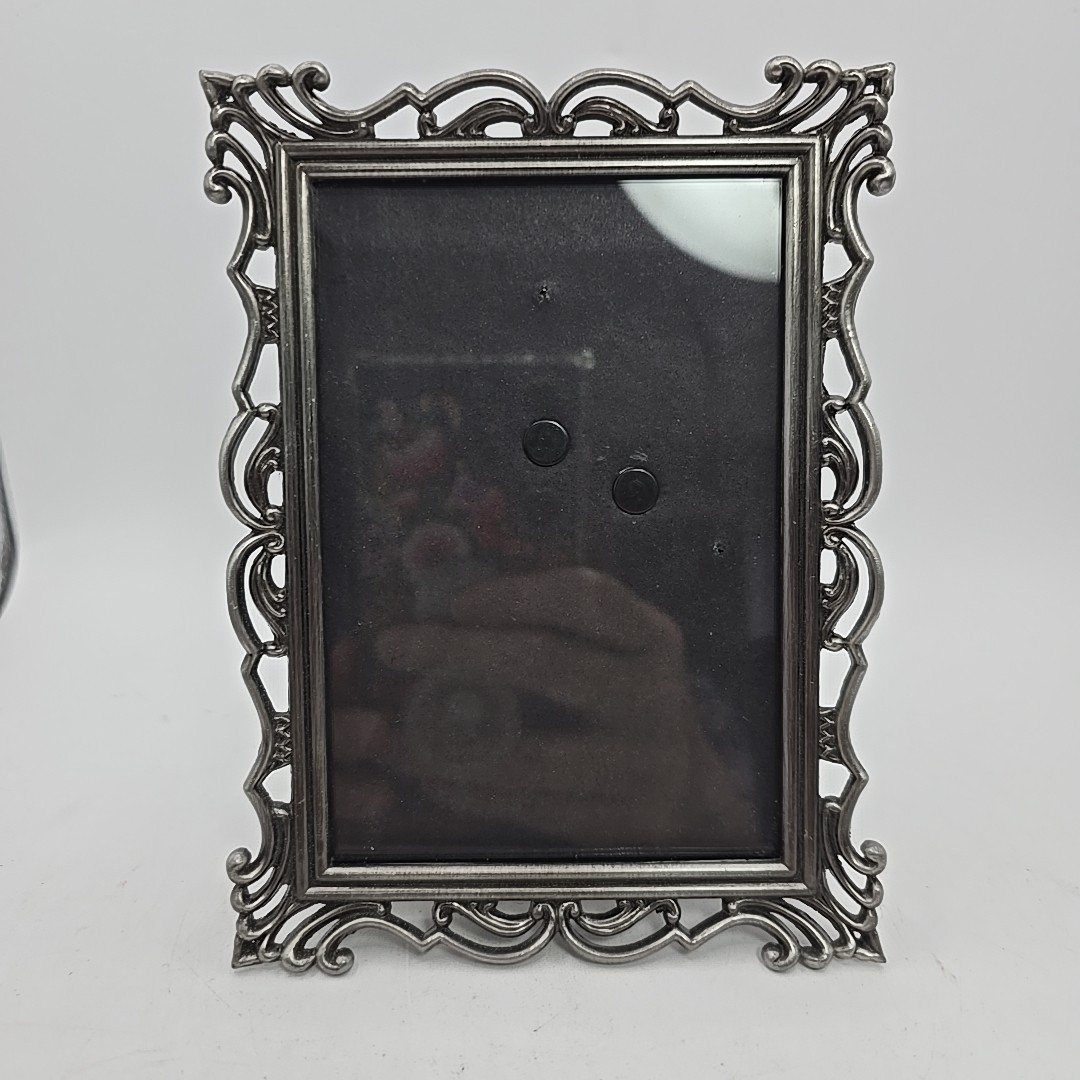 Vintage Silver Toned Photo Picture Frame 4.5 in x 6 in Photo Size 5 in x 3.5 in