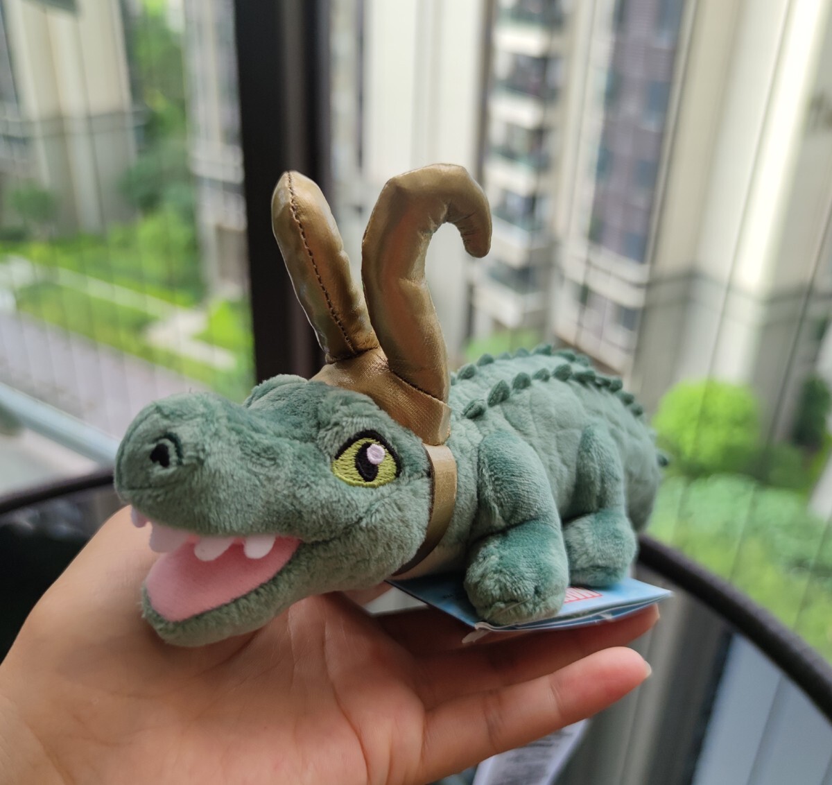 Authentic Disney Alligator Loki Marvel Shoulder Plush Magnetic toy doll new