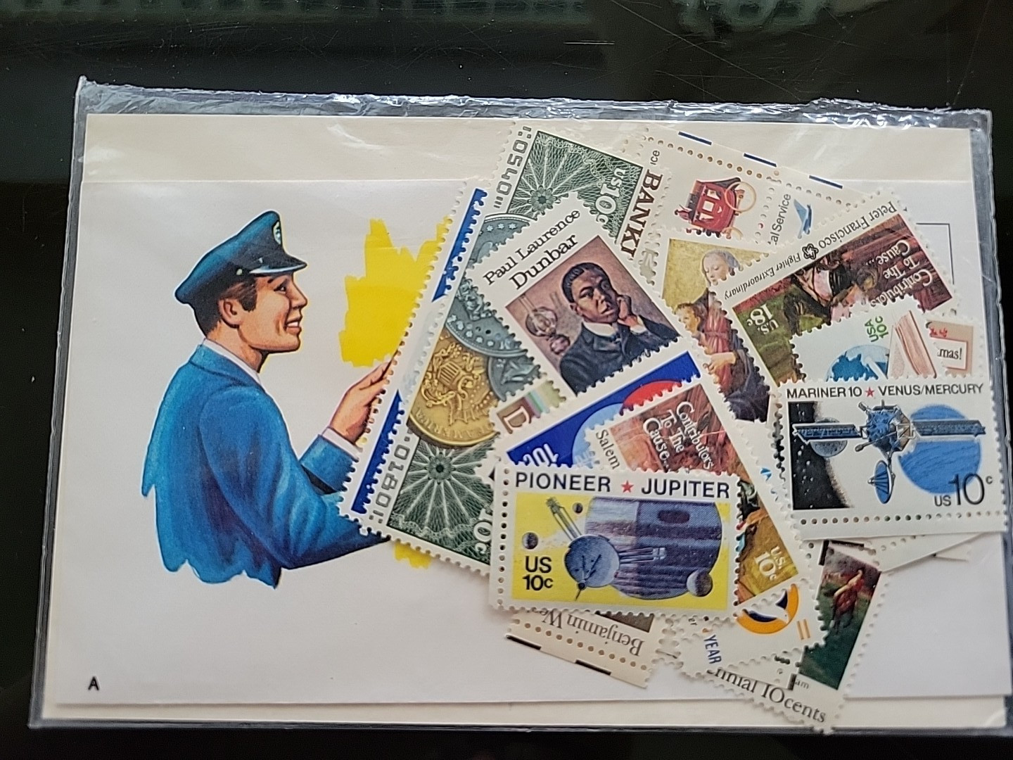 U.S. Postage , Mint Set” 1975 Commemorative Year,” unopened ST0432