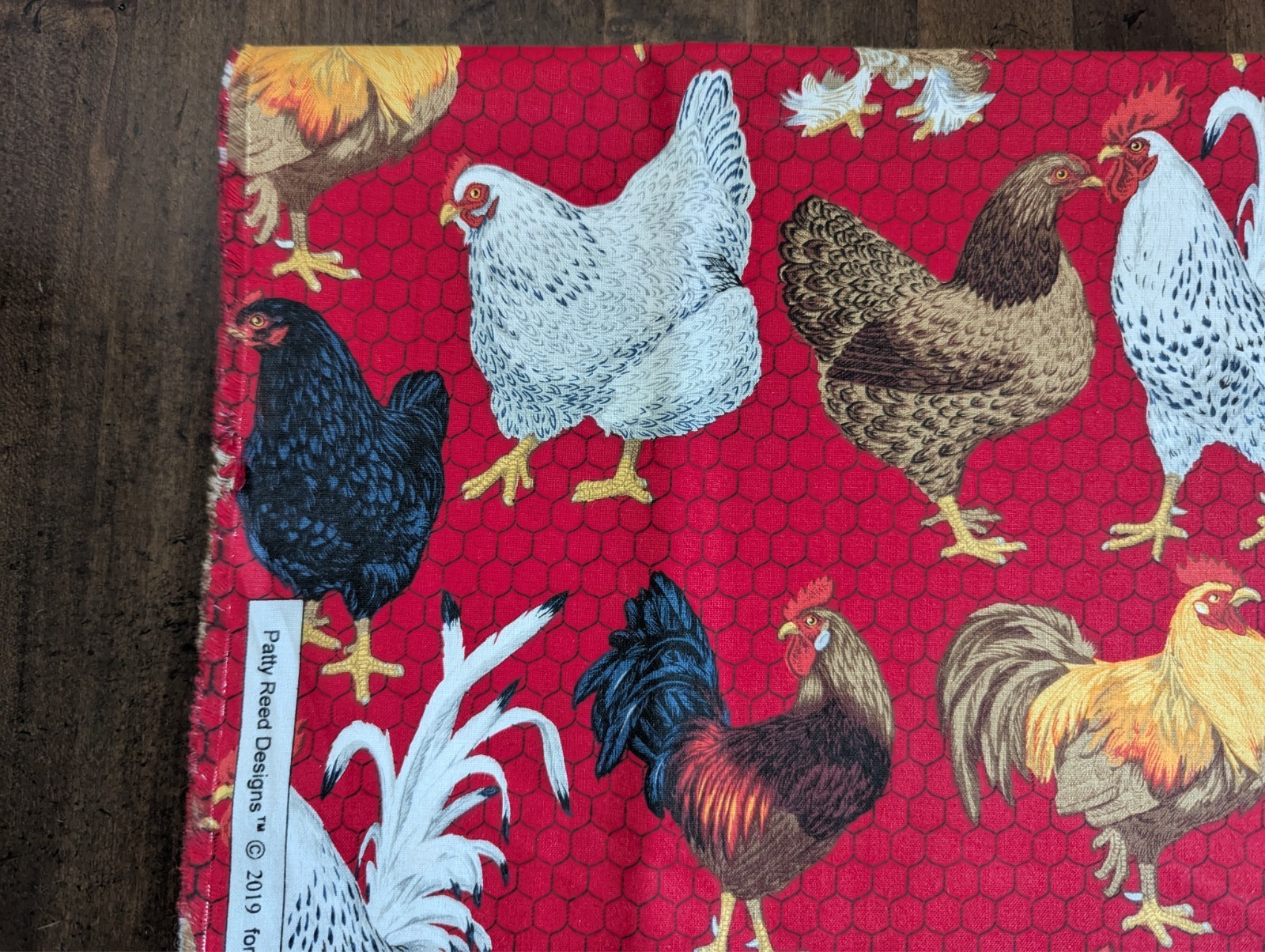 1Yd+4″/44″ 100%Supima Cotton FABRIC TRADITION/HENS-ROOSTERS over Chickenwire NEW
