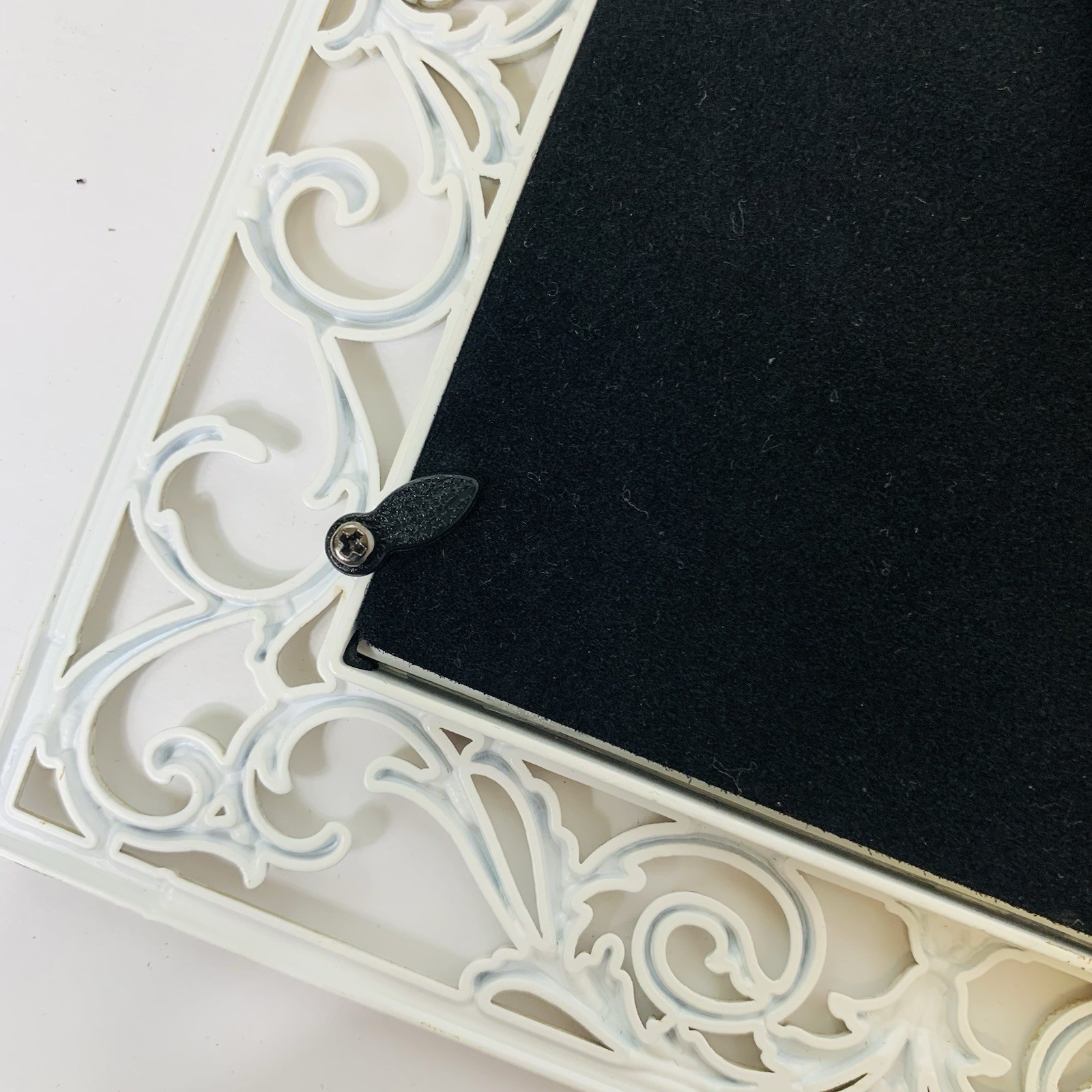 Picture Frame Ornate Scroll Work Expressions Metal Eggshell Color for 5×7 Photo